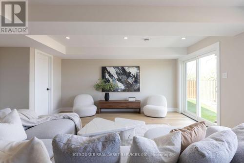 4061-1 Fracchioni Drive, Lincoln, ON - Indoor Photo Showing Living Room