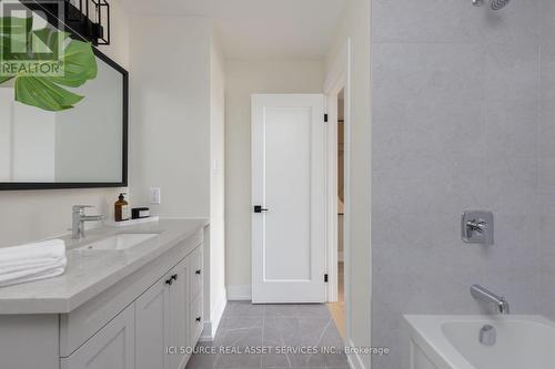 4061-1 Fracchioni Drive, Lincoln, ON - Indoor Photo Showing Bathroom
