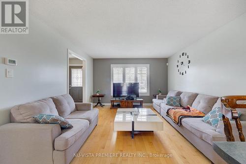 494 Exmouth Circle, London East (East I), ON - Indoor Photo Showing Living Room