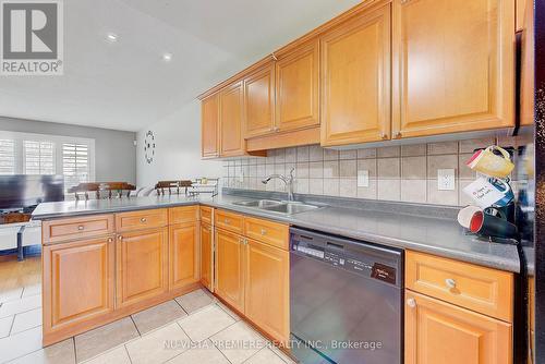 494 Exmouth Circle, London East (East I), ON - Indoor Photo Showing Kitchen With Double Sink