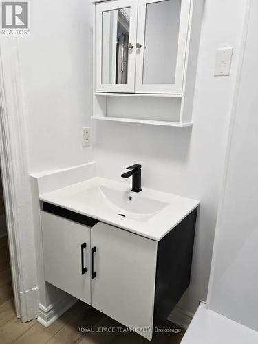 1 - 158 St Andrew Street, Ottawa, ON - Indoor Photo Showing Bathroom