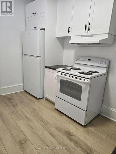 1 - 158 St Andrew Street, Ottawa, ON - Indoor Photo Showing Kitchen