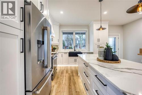 198 Bright Street, Sarnia, ON - Indoor Photo Showing Kitchen With Upgraded Kitchen