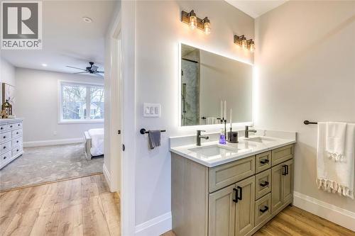 198 Bright Street, Sarnia, ON - Indoor Photo Showing Bathroom