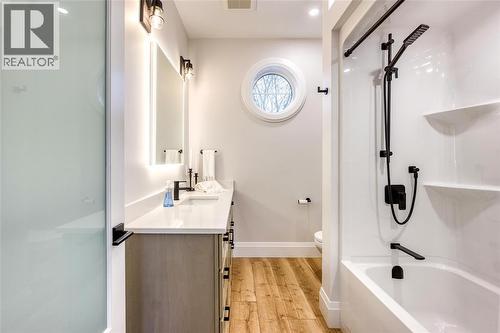 198 Bright Street, Sarnia, ON - Indoor Photo Showing Bathroom