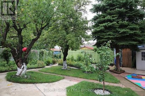 888 Bloor Street, Mississauga, ON - Outdoor