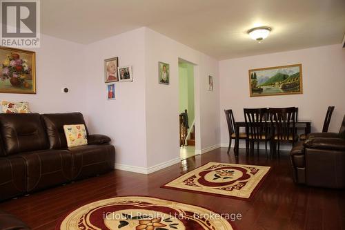 888 Bloor Street, Mississauga, ON - Indoor Photo Showing Living Room