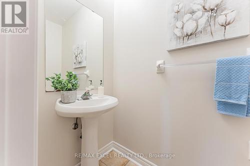 65 Falling River Drive, Richmond Hill, ON - Indoor Photo Showing Bathroom
