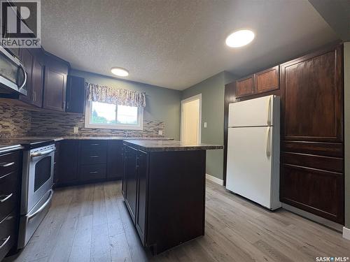 419 Royal Street, Regina, SK - Indoor Photo Showing Kitchen