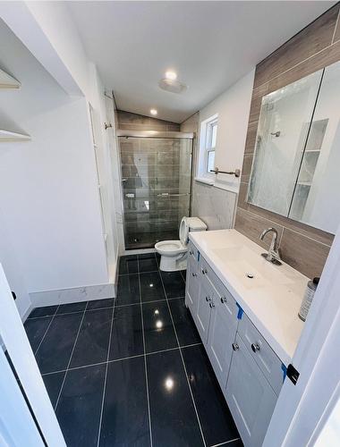 Salle de bains - 133 Rue Ellice, Salaberry-De-Valleyfield, QC - Indoor Photo Showing Bathroom