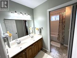 Upper Level 4pc Bathroom - 