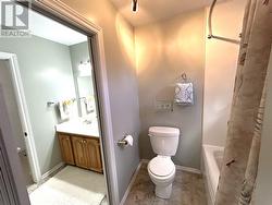 Upper Level 4pc Bathroom - 