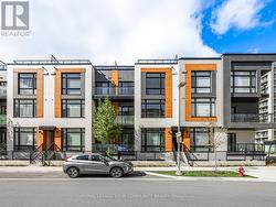 920 - 2 STECKLEY HOUSE LANE  Richmond Hill, ON L4S 0N4