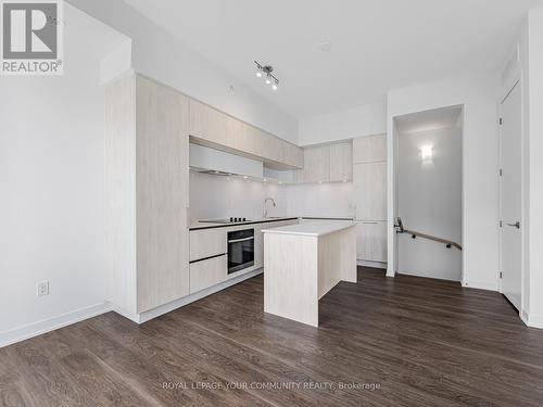 920 - 2 Steckley House Lane, Richmond Hill, ON - Indoor