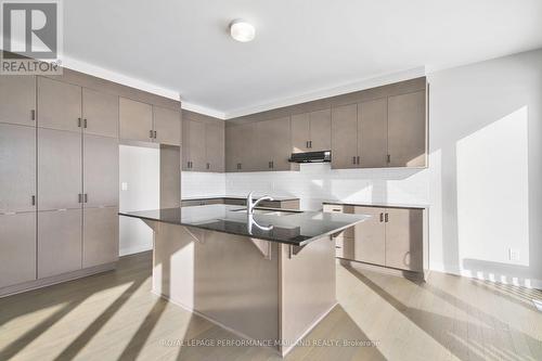 655 Fenwick Way, Ottawa, ON - Indoor Photo Showing Kitchen With Upgraded Kitchen