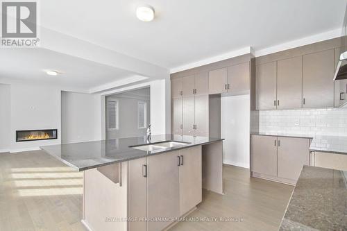 655 Fenwick Way, Ottawa, ON - Indoor Photo Showing Kitchen With Double Sink