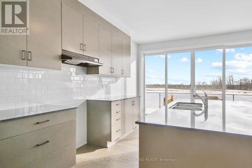 655 Fenwick Way, Ottawa, ON - Indoor Photo Showing Kitchen With Upgraded Kitchen
