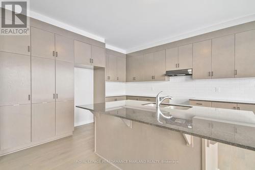 655 Fenwick Way, Ottawa, ON - Indoor Photo Showing Kitchen With Double Sink