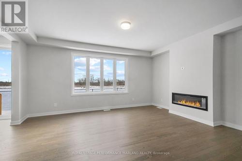 655 Fenwick Way, Ottawa, ON - Indoor With Fireplace