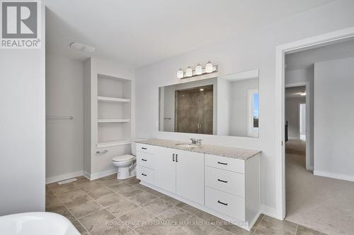 655 Fenwick Way, Ottawa, ON - Indoor Photo Showing Bathroom