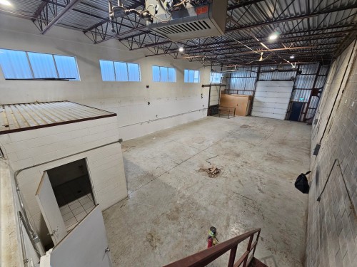 Entrepôt - 100-2315 Boul. Des Entreprises, Terrebonne (Terrebonne), QC - Indoor Photo Showing Garage