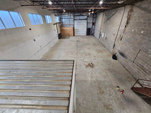 Entrepôt - 100-2315 Boul. Des Entreprises, Terrebonne (Terrebonne), QC - Indoor Photo Showing Garage