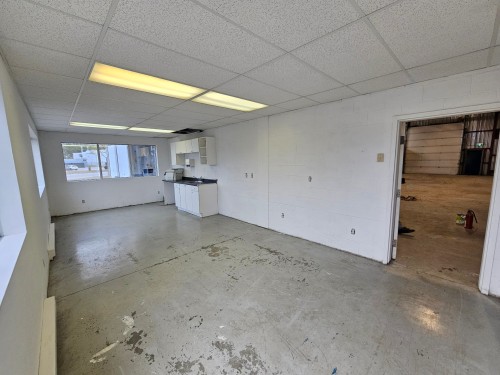 Entrepôt - 100-2315 Boul. Des Entreprises, Terrebonne (Terrebonne), QC - Indoor Photo Showing Garage