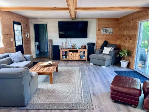 31 Blue Bay Lane, Kawartha Lakes, ON - Indoor Photo Showing Living Room