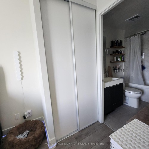 910-3100 Keele Street, Toronto, ON - Indoor Photo Showing Bathroom