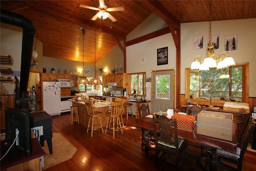 4512 Highway 6, Burton, BC - Indoor Photo Showing Dining Room