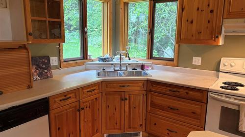 4512 Highway 6, Burton, BC 