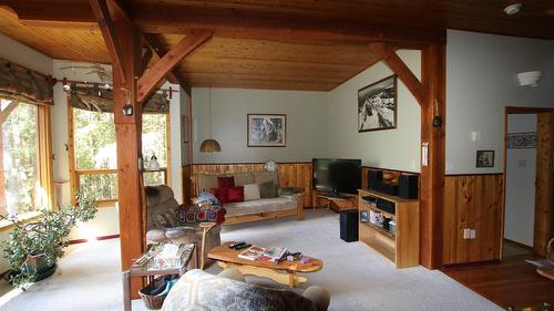 4512 Highway 6, Burton, BC 