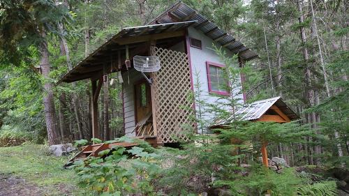 4512 Highway 6, Burton, BC 