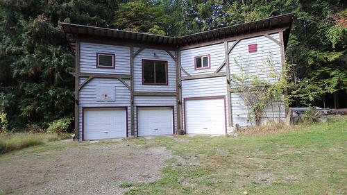 4512 Highway 6, Burton, BC 