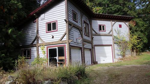 4512 Highway 6, Burton, BC 