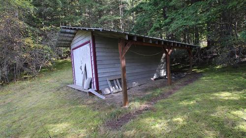 4512 Highway 6, Burton, BC 