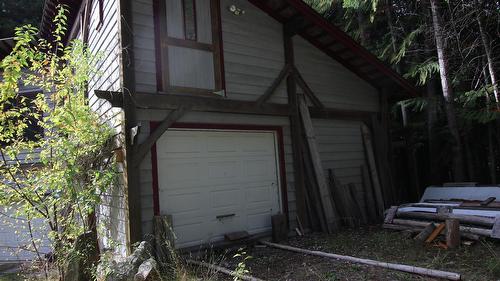 4512 Highway 6, Burton, BC 