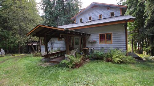 4512 Highway 6, Burton, BC 