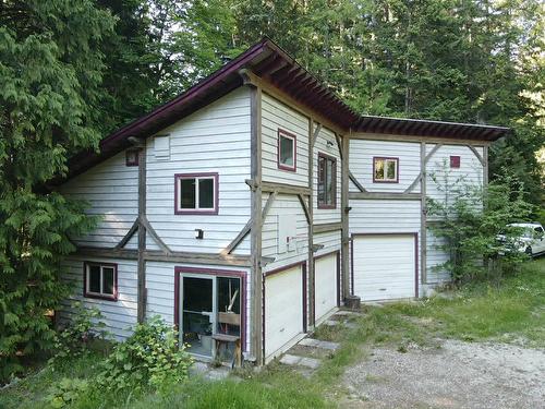 4512 Highway 6, Burton, BC 