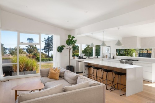 5276 Parker Ave, Saanich, BC 