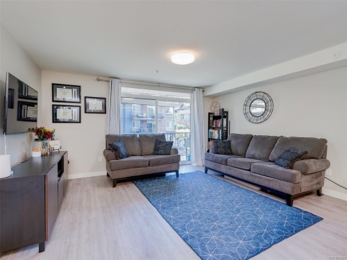 212-110 Presley Pl, View Royal, BC - Indoor Photo Showing Living Room