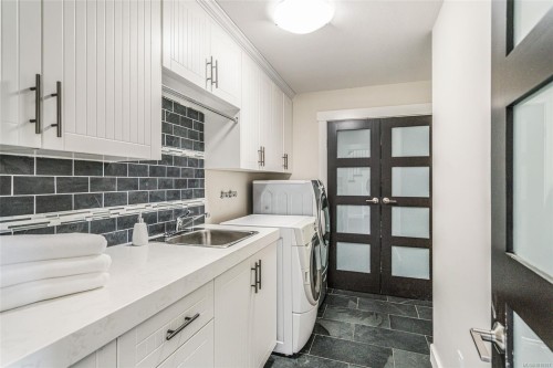 2466 Summerset Rd, Nanoose Bay, BC 