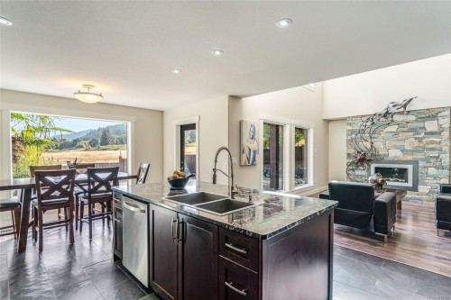 2466 Summerset Rd, Nanoose Bay, BC 