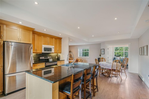 2466 Summerset Rd, Nanoose Bay, BC 