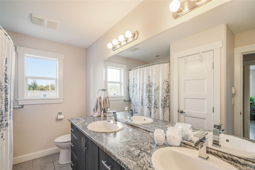 2466 Summerset Rd, Nanoose Bay, BC 