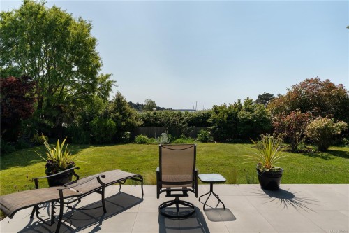 3819 Beachview Pl, Saanich, BC 