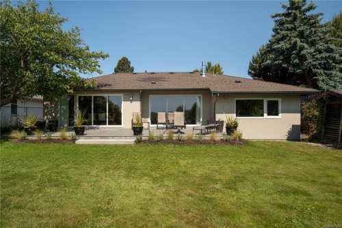 3819 Beachview Pl, Saanich, BC 