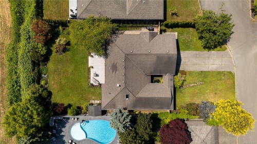 3819 Beachview Pl, Saanich, BC 