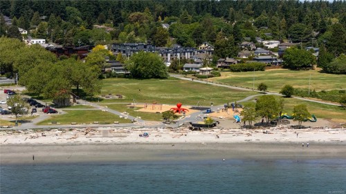 3819 Beachview Pl, Saanich, BC 