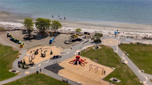 3819 Beachview Pl, Saanich, BC 